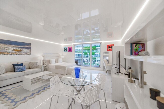 Building Photo - 2301 Collins Ave