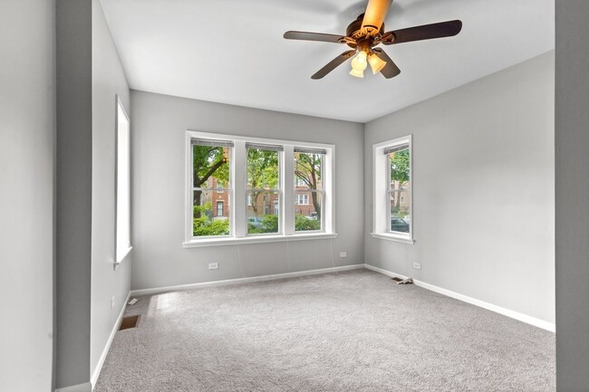Foto del edificio - 1711 N Mayfield Ave