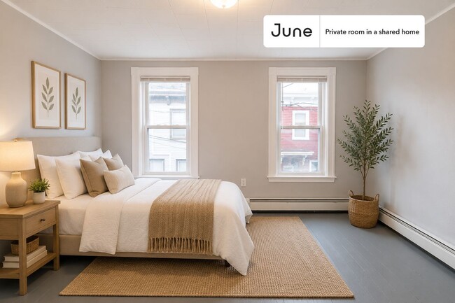 Room in Shared 3 bed/1 bath home - Room in Shared 3 bed/1 bath home