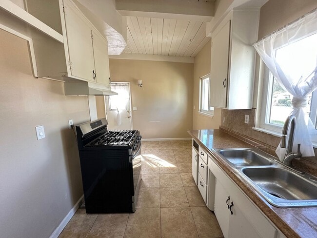 Foto del edificio - Adorable 3 Bed 2 Bath Fullerton Home Avail...