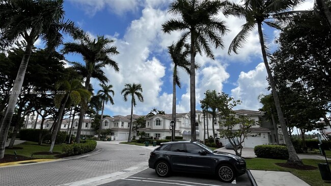 Building Photo - 21150 Point Pl