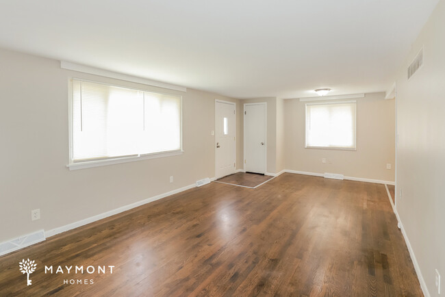 Building Photo - 807 NE 82nd Terrace