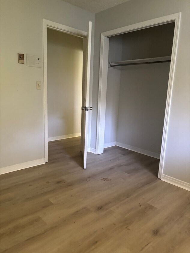Foto del edificio - 1010 N Larchmont Dr