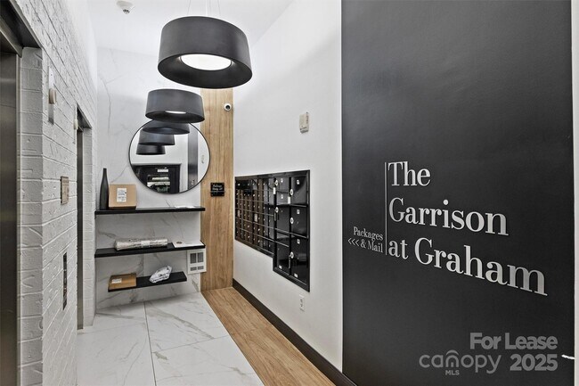Foto del edificio - 715 N Graham St