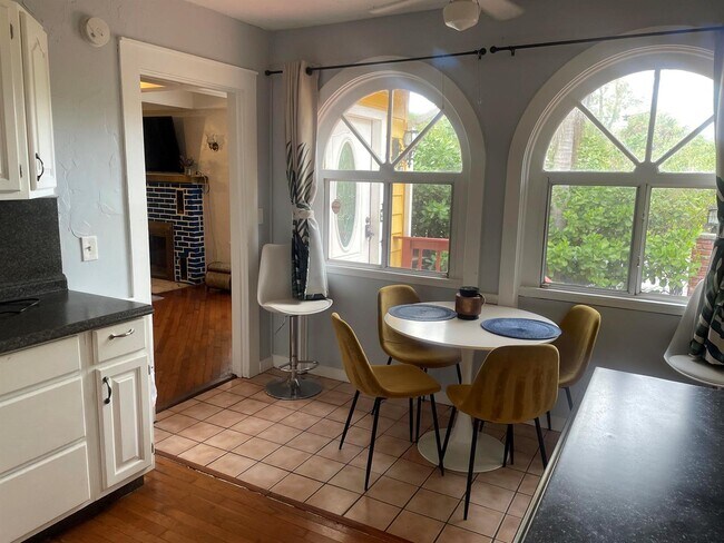 Building Photo - 701 S K St