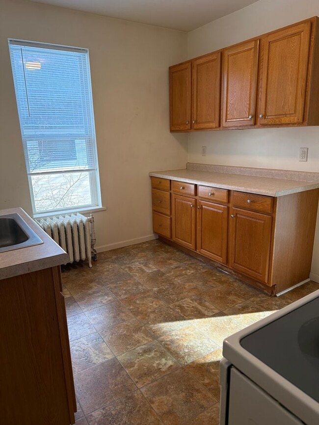 Building Photo - 376 Alger St