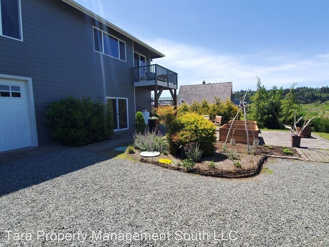 Building Photo - 1 br, 1 bath House - 2099 Shore Ave. Unit B