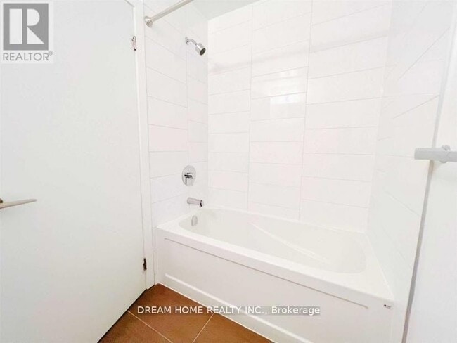 Building Photo - 50 Forest Manor Rd