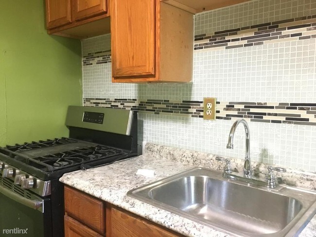 Building Photo - 3 br, 1 bath Apartment - 3118 Tasker St