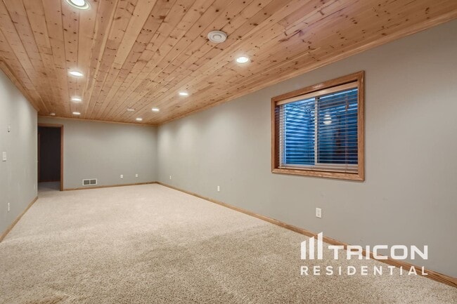 Building Photo - 1312 Miles Ct