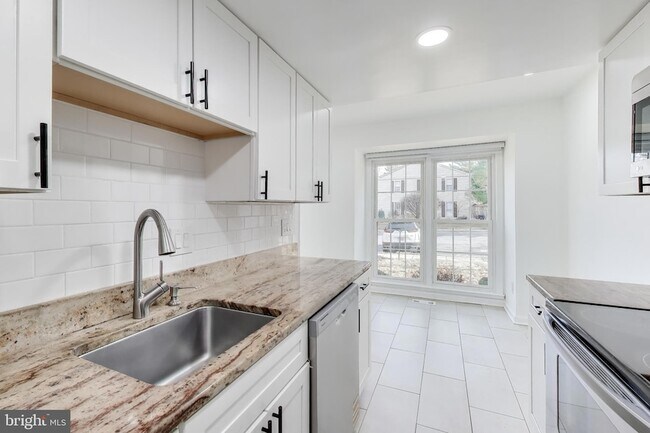 Building Photo - 20210 Maple Leaf Ct