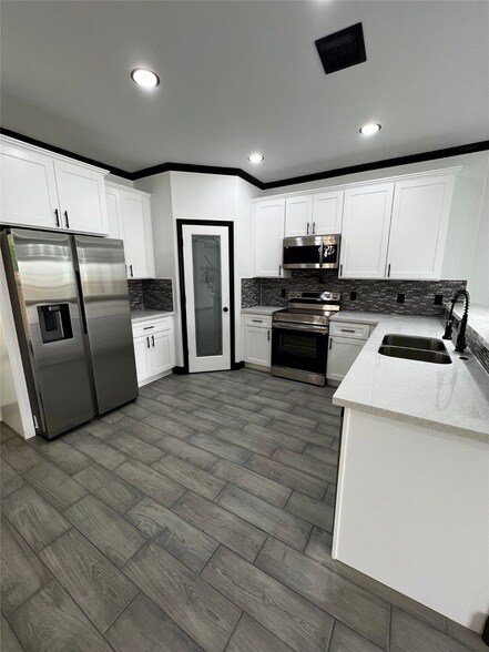 Foto del edificio - 4737 Reed Rd