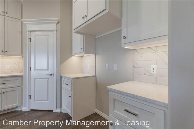 Foto del edificio - 4 br, 3 bath House - 18801 Grove Parkway