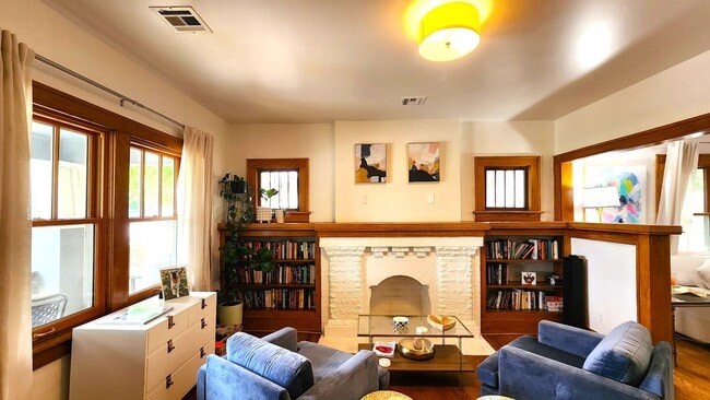 Building Photo - 3 Bed 2 Bath 2 Car Garage in Albion Place ...