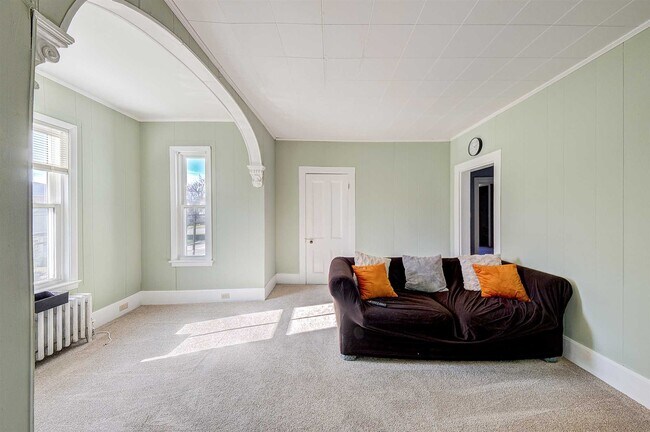 Building Photo - 5 Lincoln Ave