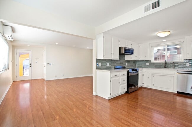 Building Photo - Spanish Style Single Family Home in Coastal San Pedro!