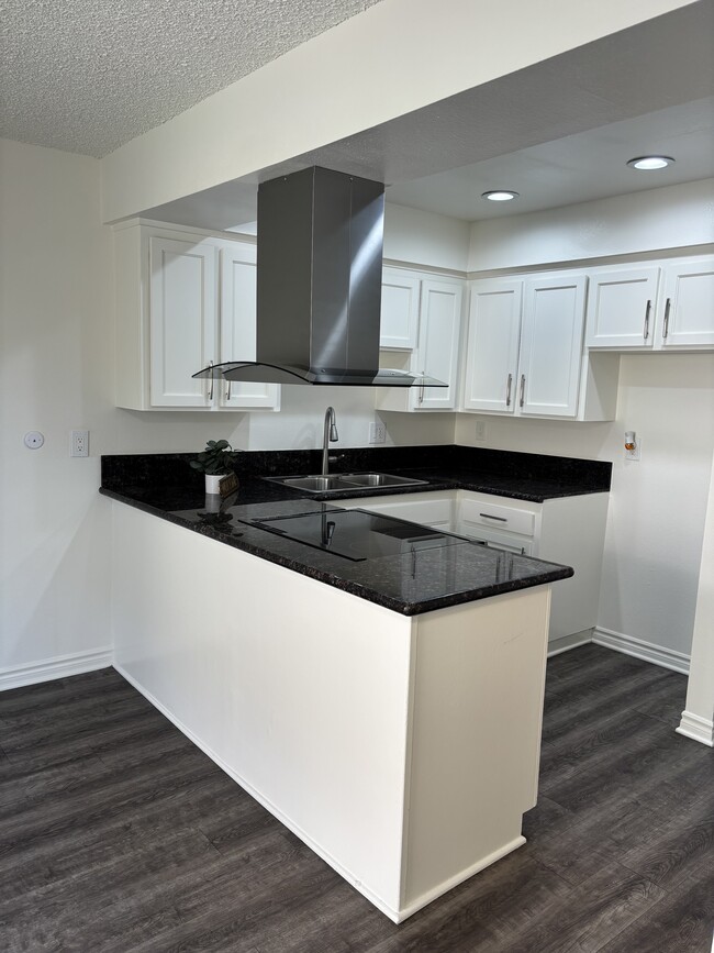 C1 kitchen - Park Royal Apartments