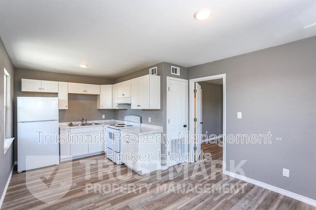 Building Photo - 501-504 Root Ave