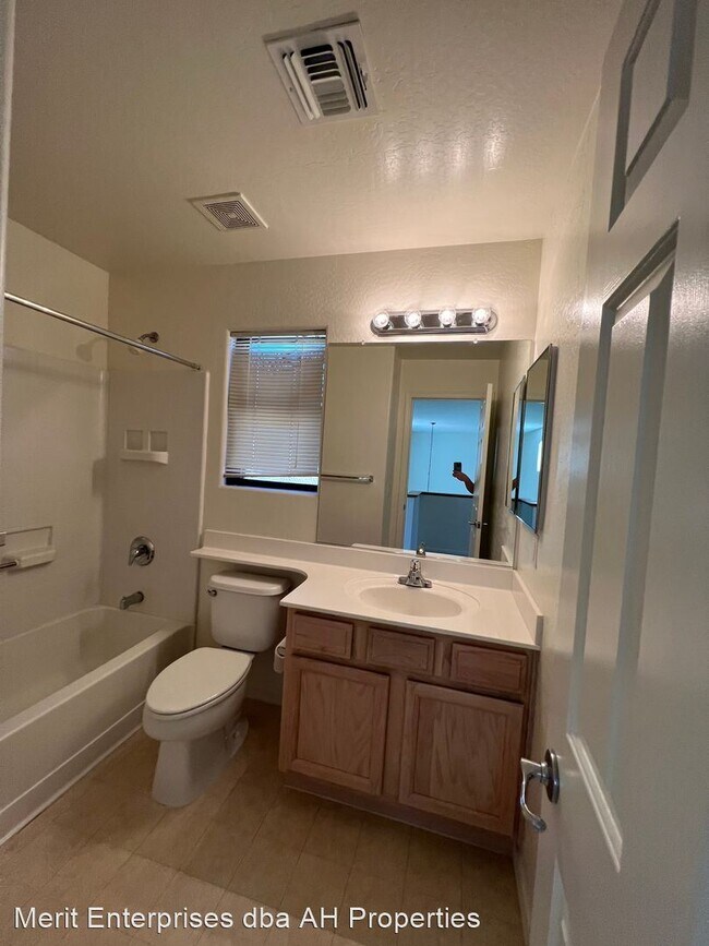 Building Photo - 3 br, 2.5 bath House - 2538 W WOBURN LN