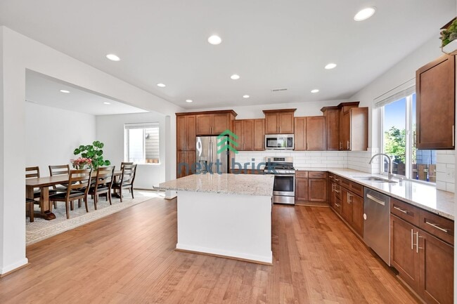 Building Photo - Spacious 4-Bed & 2.5 Bath Single Family Ho...