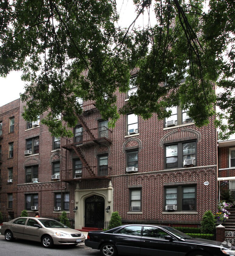 Foto del edificio - 1633 W 10th St