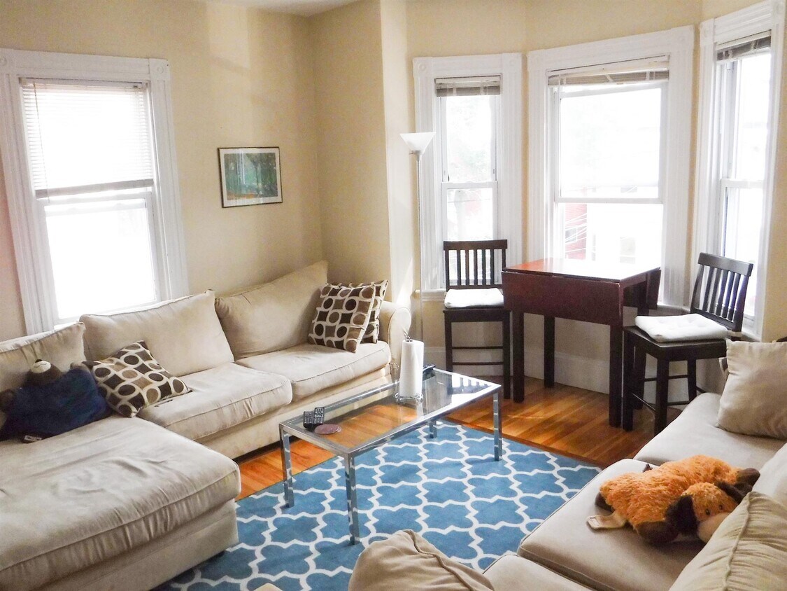 Primary Photo - 23 Gibbens St