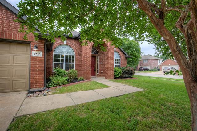 Foto del edificio - 5713 Meadows Way