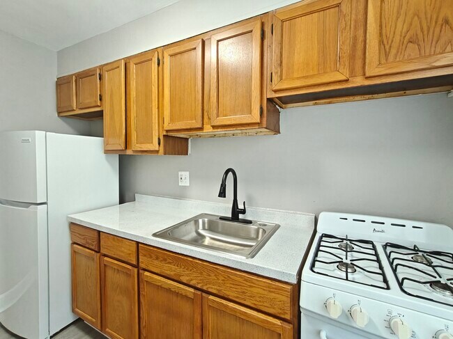 Foto del edificio - 121 Forest Ave