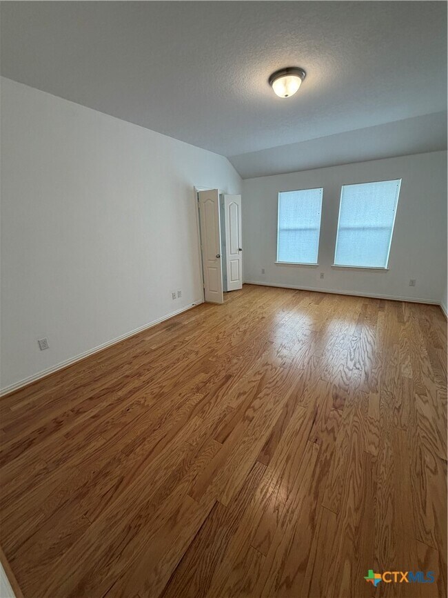 Building Photo - 375 Primrose Way