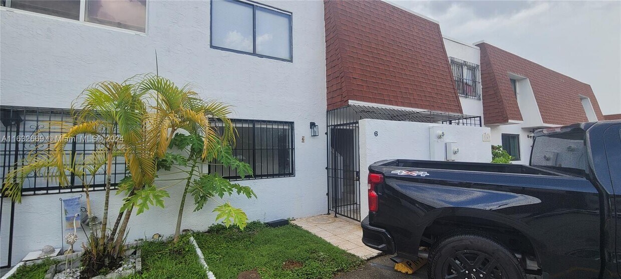 Foto principal - 319 NW 109th Ave