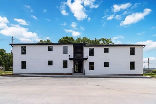 Building Photo - 56 Hopewell Church Rd