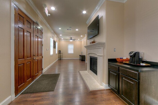Building Photo - 303 Longmire Rd