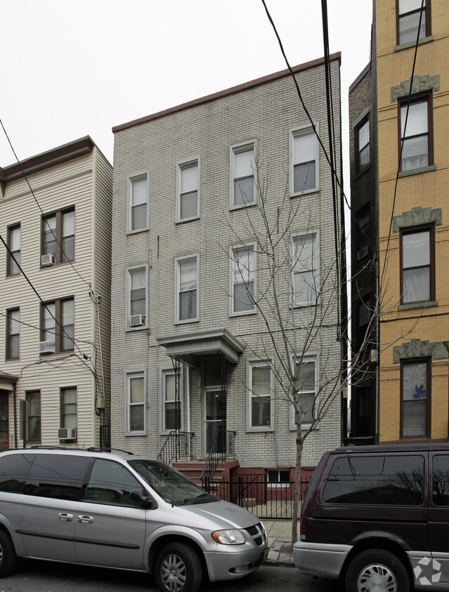 Building Photo - 518 28th St