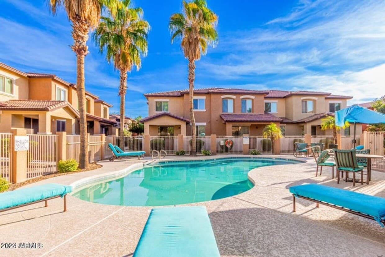 3 BEDROOM CONDO IN MESA - 3 BEDROOM CONDO IN MESA