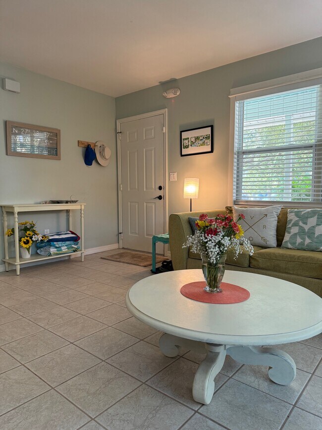 Building Photo - 921 Bahia Mar Rd