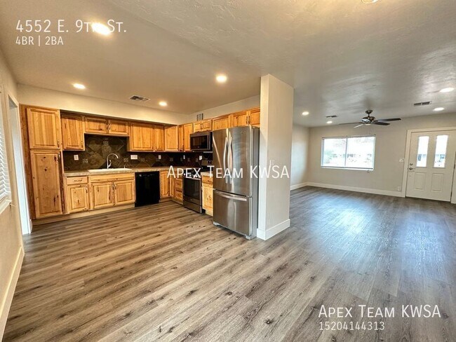 Foto del edificio - 4552 E 9th St