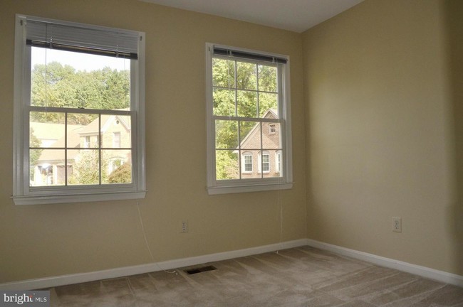 Building Photo - 6838 Camus Pl