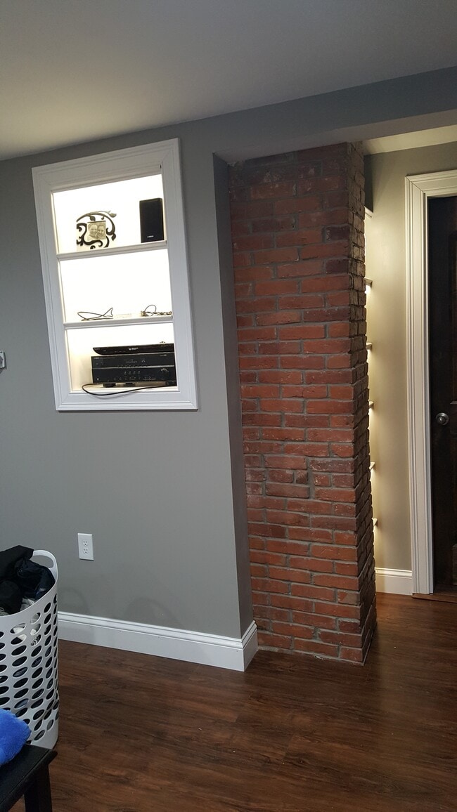 Building Photo - 370 N State St