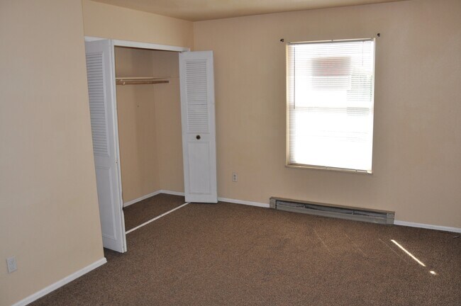 Building Photo - 1922 N Salem Ave