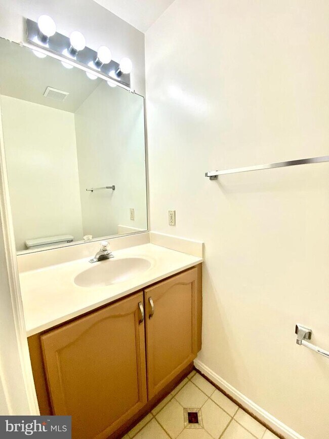 Building Photo - 14961 Vireo Ct