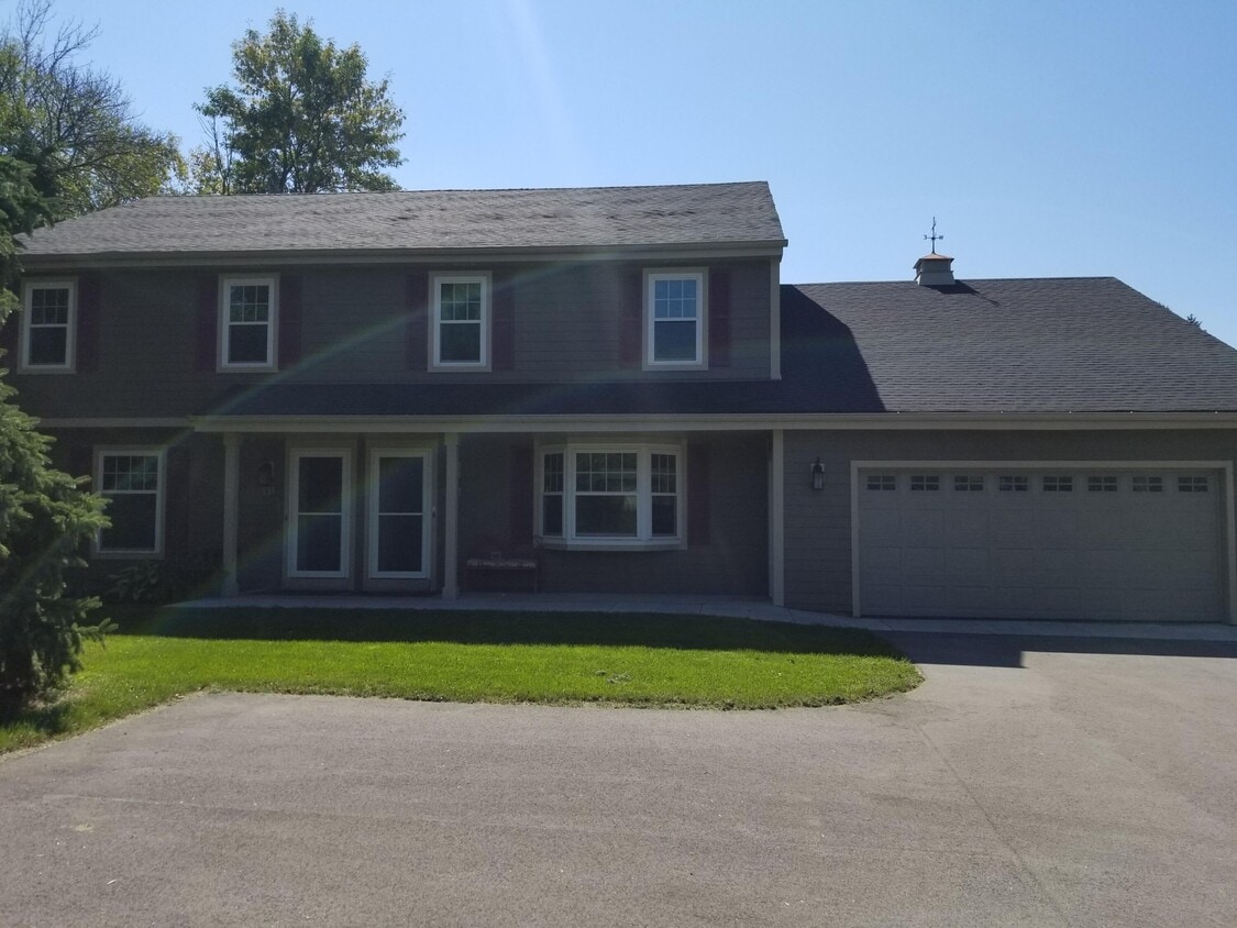 131 E Brown Deer Rd, Bayside, WI 53217 Townhome Rentals in Bayside WI