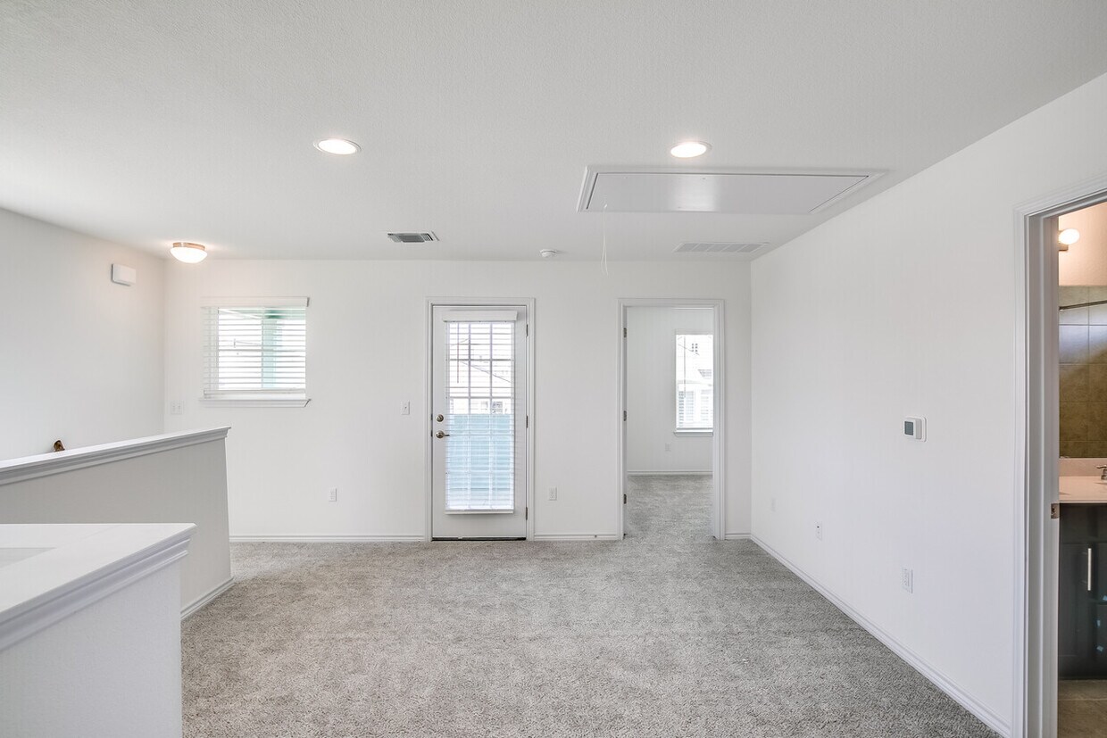 9015 Looksee Ln, Austin, Texas 78744 House for Rent in Austin, TX