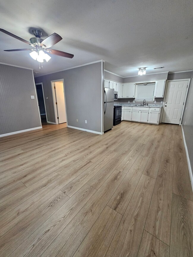 Building Photo - 24 Linder Rd