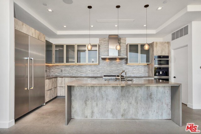 Foto del edificio - 8130 Laurel View Dr