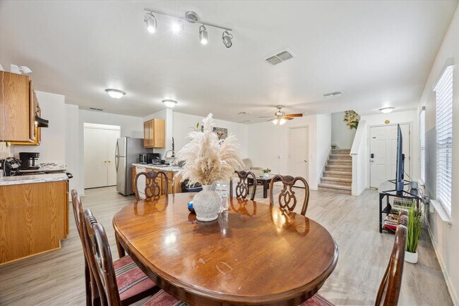 Foto del edificio - 8710 Davis Oaks Trail