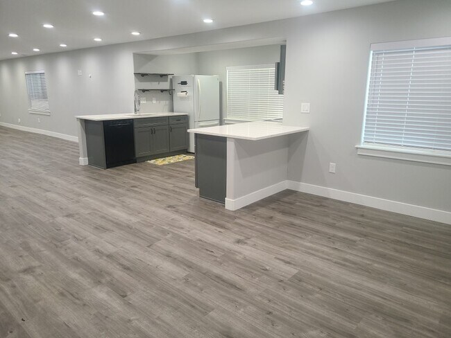 Photo - 6511 Indigo Dr Apartment