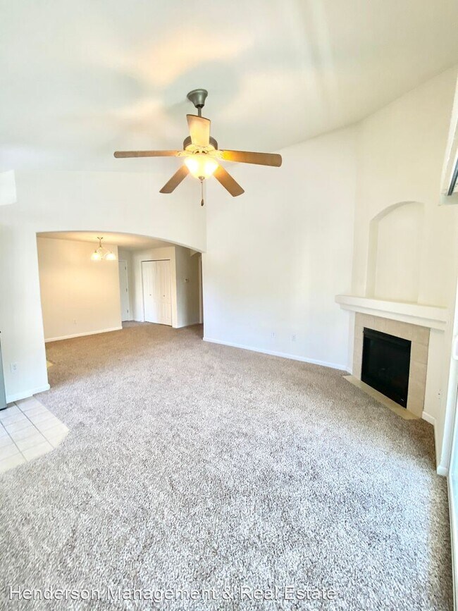 Building Photo - 2 br, 2 bath House - 4775 Hahns Peak #204