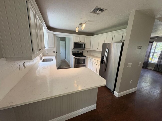 Building Photo - 411 S Cobble Ct