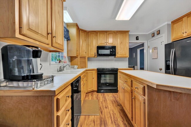 Kitchen - 1817 Pelham Dr