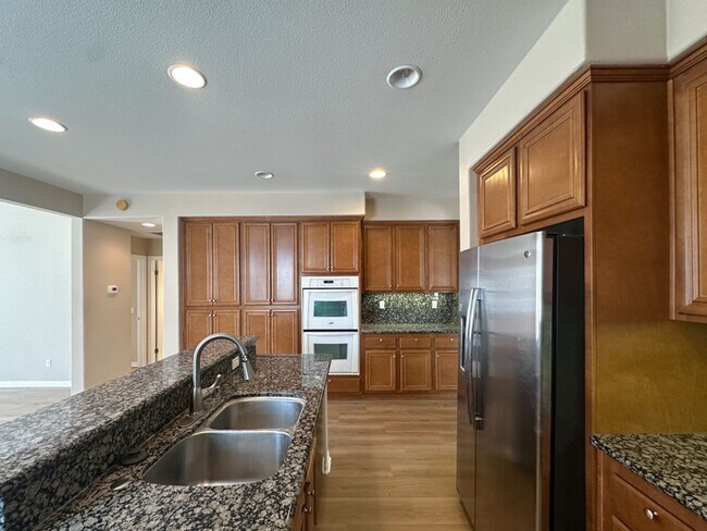Building Photo - Available now! Beautiful 4 Bedroom Home for Rent in WOLF CREEK community of South Temecula!